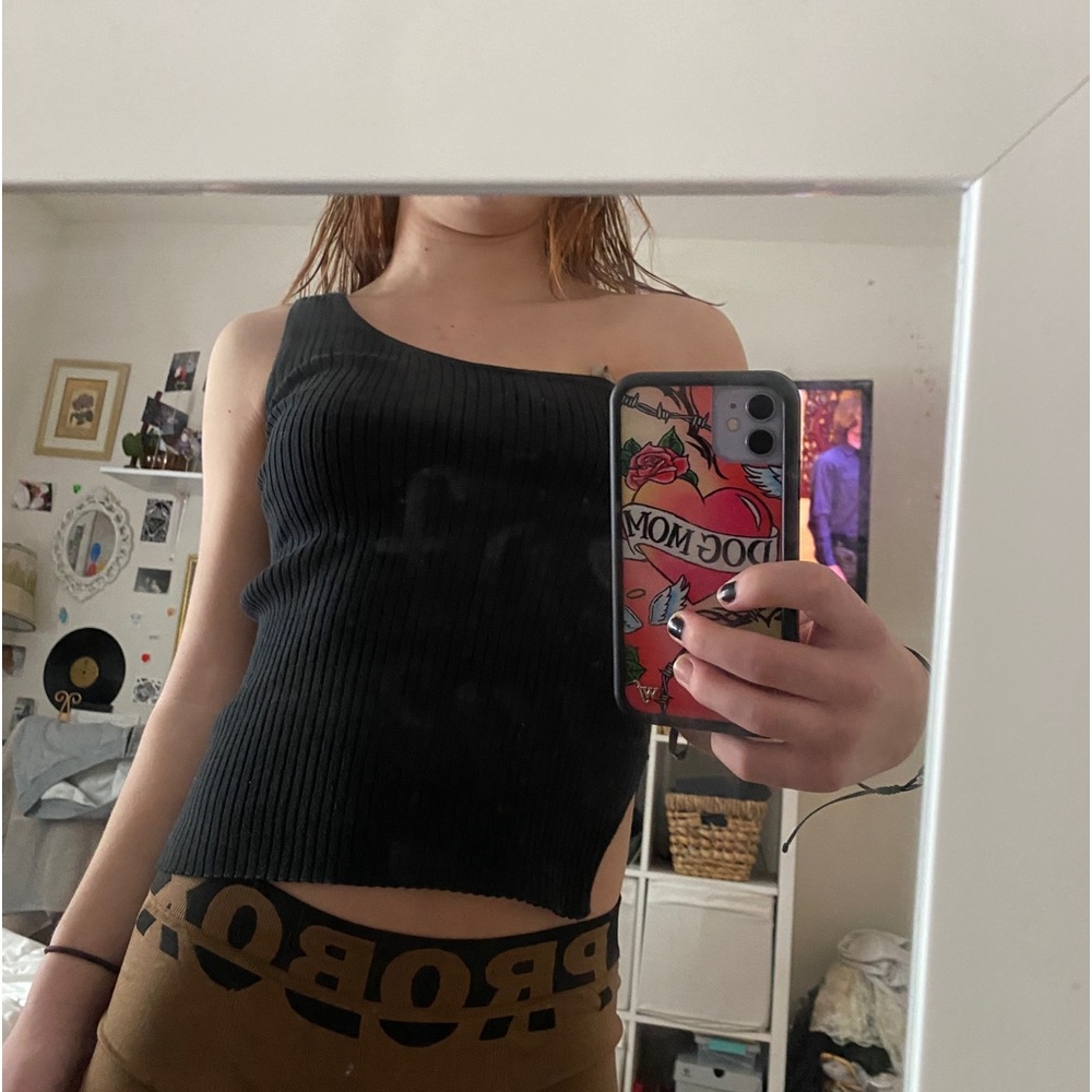 Black one shoulder tank